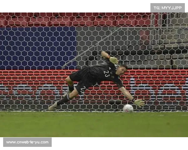 瓦尼亚扑点助那不勒斯零封科莫 卫冕冠军暂居榜首 瓦尼亚扑点助那不勒斯零封科莫 卫冕冠军暂居榜首